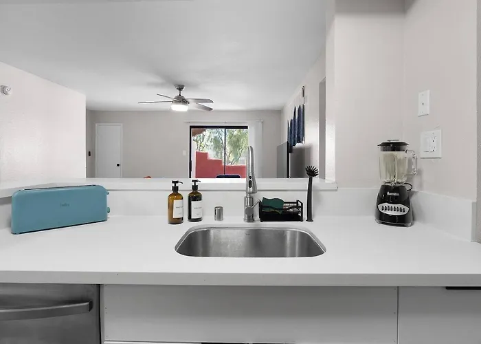 Retreat Close To Asu, Mill Ave & Airport Apartment